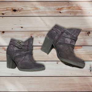 Women’s ankle booties